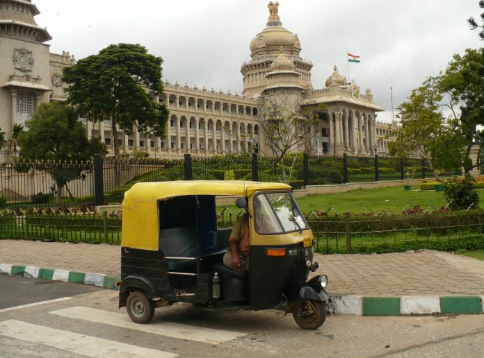 ‘No education’ rule to get licence thrills auto drivers