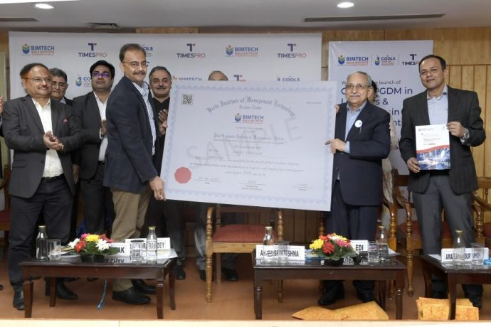 Anish Srikrishna, CEO, TimesPro and Dr. Harivansh Chaturvedi, Director, BIMTECH with dignitaries at the launch of the PGDM-Online with specialisation in Logistics & Supply Chain Management